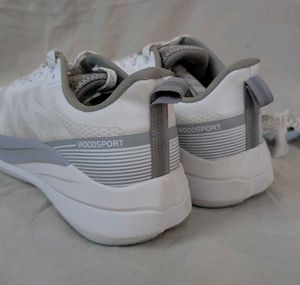 Men's White &amp; Grey Sneakers Size 9 🌟