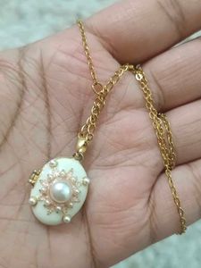 Elegant Pearl and Enamel Pendant Necklace
