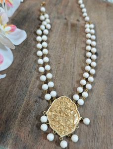 Vintage Elegant White Bead Necklace with Gold Pend