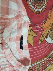 Cute peach checked top