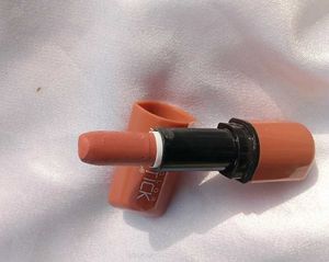 Moisturizing Lipstick - Nude Peach Shade