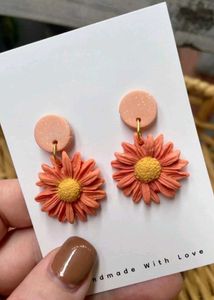 Fuschia Daisy Flower Earrings