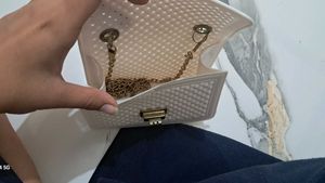 Cute Pearl Handle white Handbag