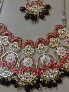 Exquisite Kundan Necklace Set with Maang Tikka