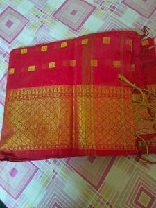 Vibrant Red Saree with Gold Border ( combo )