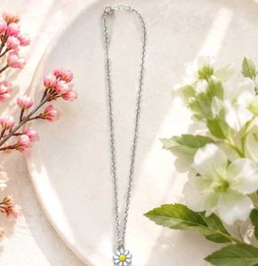 Daisy Flower Pendant Necklace📿✨🥰