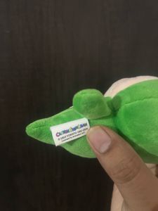 Crayon Shin-chan plush keychain featuring the