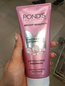 Pond's Bright Beauty Facewash