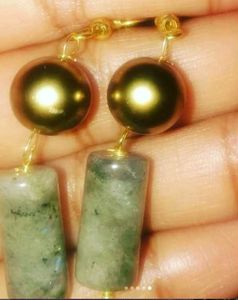 Elegant Beaded Necklace with Gemstones