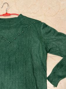 Chic Green Pearl Embellished Sweater