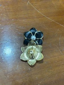 Chic Black Flower Pearl Earrings