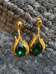 Elegant Gold Emerald Drop Earrings