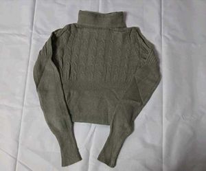 Chic Turtleneck Cable Knit Sweater