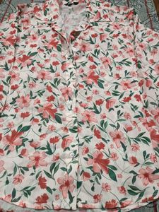 Chic Floral Print Button-Up Shirt