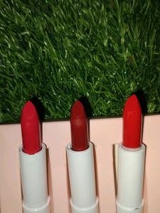 Myglamm Left On Red Mini Lip Kit