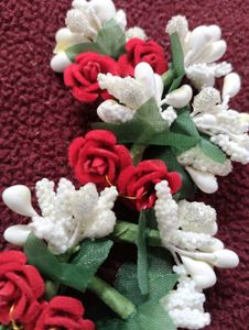 Handmade Hair Gajra - Red Roses &amp; White Flower