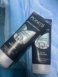 Pond's Bright Miracle Detox Facewash
