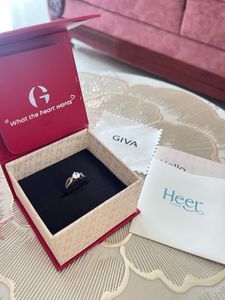 Elegant GIVA Ring
