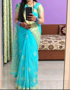 Elegant Teal Saree with white Diamond type Pattern