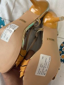 Stylish Gold &amp; Mustard Flats