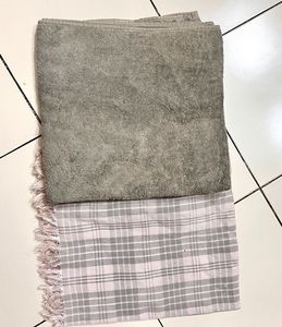 Set of 2 Towels - Grey &amp; white