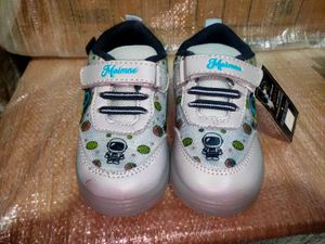 Cute Light-Up Astronaut Shoes for Girls size- (5 t