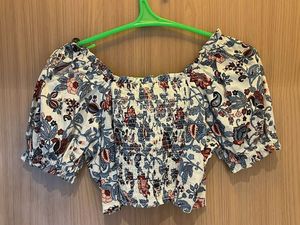 Floral Puff-Sleeve Crop Top 🌸