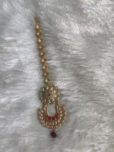 Exquisite Gold Maang Tikka with Pearls