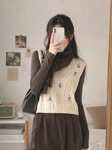 ZARA Embroidered Knit Vest🌸🪞✨️