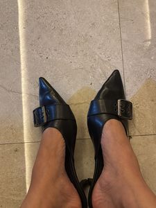 Chic Black Pointed Toe Mules