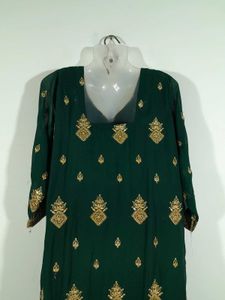 Elegant Emerald Green &amp; Gold Embroidered Indian Su