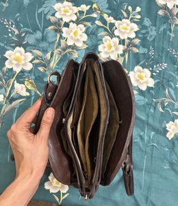 100% ORIGINAL LEATHER Bag by METRO