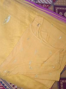 Yellow Saree With Beautiful Design And Blouse