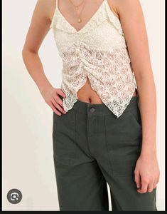 Cream Lace Y2K crop top 👍