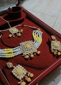 Stunning Yellow &amp; Pearl Jewellery Set