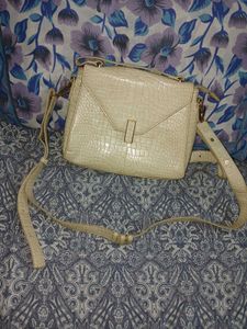Chic Croc-Embossed Crossbody Bag