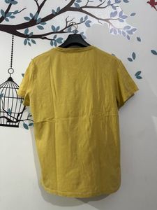 Basic V-Neck T-Shirt 🇩🇪
