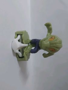 kinder joy - spiderman&amp; Alien action figure