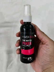 Huda Beauty Matte Fixer Face Spray