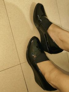 Mochi Glossy Black Wedge Heels