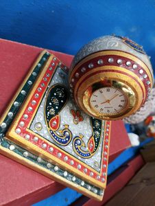 Round Marble Clock with Plate Stand for Home