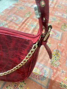 Chic Red Croc Shoulder