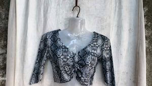 Stylish Snake Print Crop Top