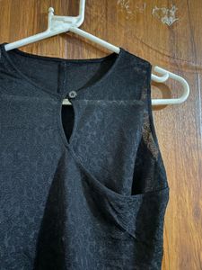 Chic Black Sleeveless Textured Top