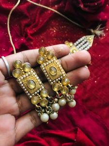 Elegant Pearl and Gold Choker Set