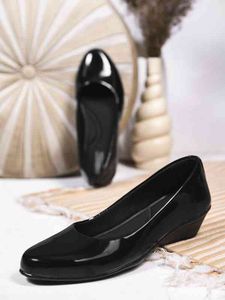 Stylish Black Flip-Flop Sandals