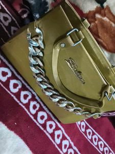 Fashion Handbag with Chain Detail