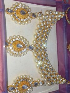 Elegant Pearl &amp; Crystal Jewellery Set