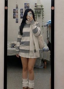 Striped round neck winter sweatshirt