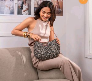 Zouk Shoulder Bag
